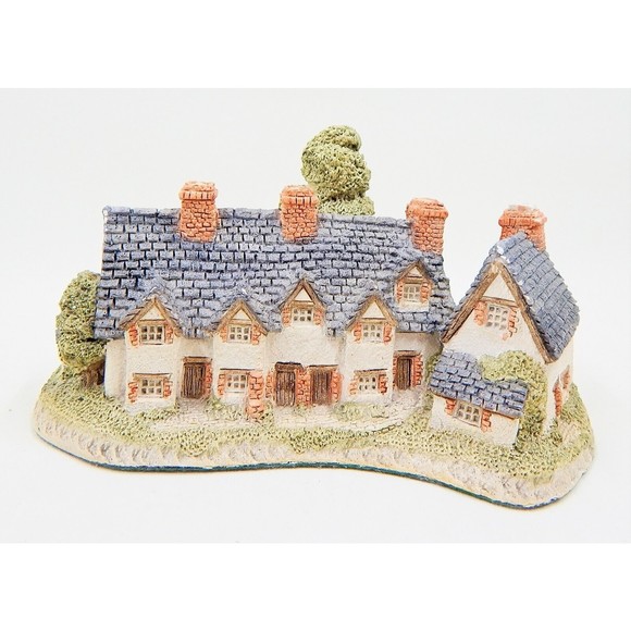David Winter Cottages Craftsman's Cottage 1985 Great Britain 4-3/4 Inches - Picture 2 of 12